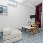 Apartment And Rooms Ivan